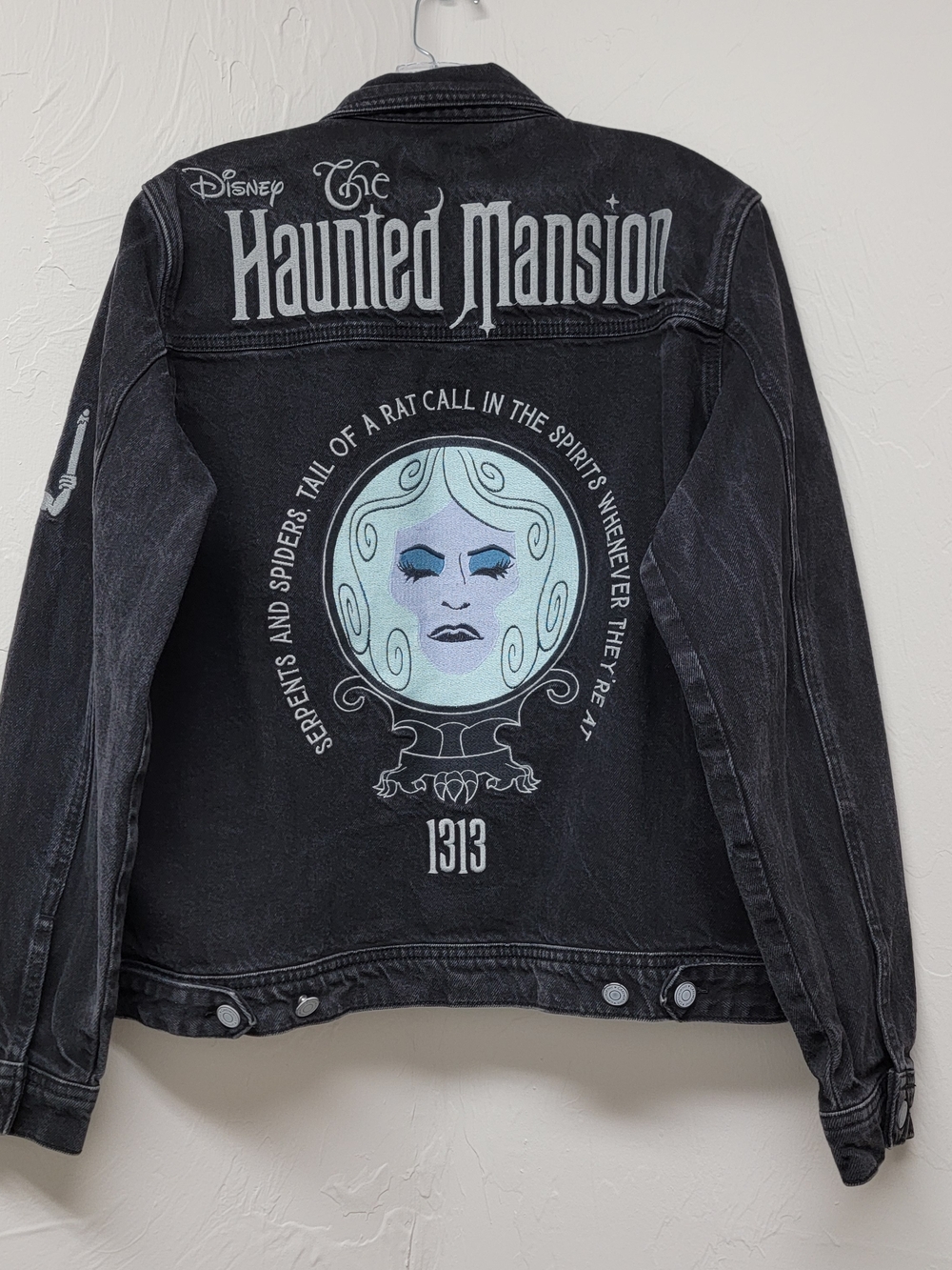 Disney Cakeworthy Haunted Mansion Madame Leota Black Denim Jean Trucker Jacket L